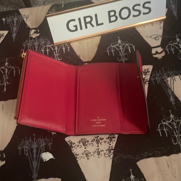 Red leather Louis Vuitton Victorian wallet - Picture 12 of 13